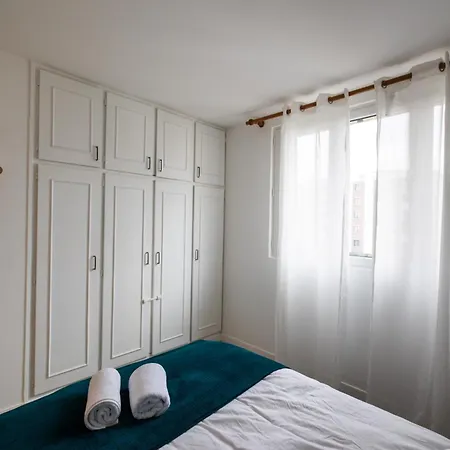 Air Conditioned, Inviting And Sunlit Appartement- Near Paris - Free Parking Apartment L'Hay-les-Roses