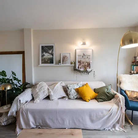 Air Conditioned, Inviting And Sunlit Appartement- Near Paris - Free Parking