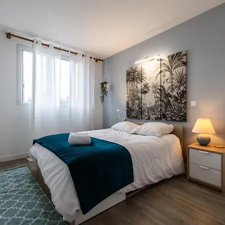Air Conditioned, Inviting And Sunlit Appartement- Near Paris - Free Parking Apartment L'Hay-les-Roses