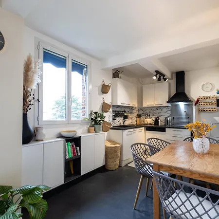 Air Conditioned, Inviting And Sunlit Appartement- Near Paris - Free Parking Apartment *